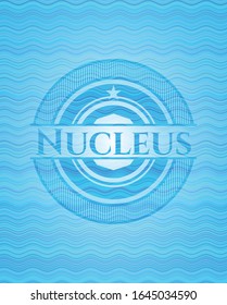 Insignia nucleus azul de la ola de agua. Ilustración vectorial. Detallado.