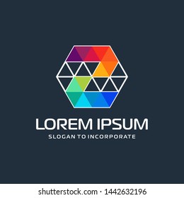 Diseño del logotipo número 2 y hexágono, con píxeles triangulares coloridos, concepto digital de tecnología - Vector