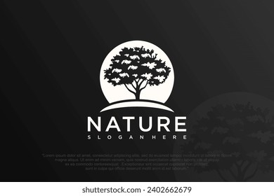 Logo der Eiche. Design Silhouette eines Baumes . Vektorgrafik