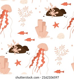 Ocean flora and fauna seamless pattern with jellyfish, fish, seaweed, seashell. Underwater Creatures. Sea and ocean aesthetic. Isolated vector background for wrapping paper fabric, textile 
