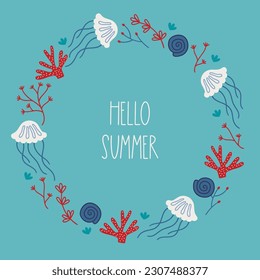 Tarjeta de bienvenida oceánica con medusas, conchas, corales, algas sobre fondo turquesa. Perfecto para las vacaciones de verano y la decoración. Marco dibujado a mano, corona