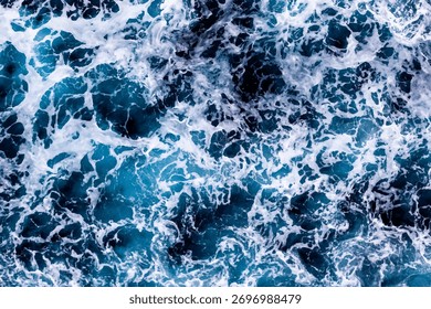 Fondo de la superficie del agua del océano. Vista Aéreas del agua espumosa increíble. Puede ser utilizado en cubiertas, embalajes, carteles, texturas, Anuncios, proyectos de arte y diseño. Hermosa Ilustración vectorial.