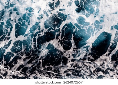 Meerwasserstruktur. Draufsicht auf atemberaubendes Wasser mit Schaum. Kann in Covern, Verpackungen, Plakaten, Texturen, Broschüren, Kunst- und Designprojekten verwendet werden. Tolle Vektorgrafik.