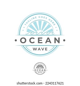 Logo de la ola oceánica con icono de la luz solar, emblema de la ola con icono de la luz solar