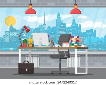 Interior del edificio de oficinas. Escritorio con computadora, silla, lámpara, libros y documentos. Pared de ladrillo, ventana y paisaje urbano. Lugar de trabajo de negocios moderno. Ilustración vectorial en estilo plano