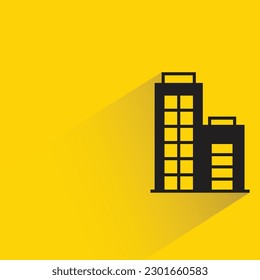edificio de oficinas con sombra sobre fondo amarillo