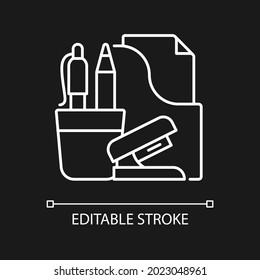 Office stellt ein weißes lineares Symbol für dunkles Thema zur Verfügung. Verzehrbares Produkt. Pen-Halter und Stapler. Dünne, anpassbare Illustration. Einziges Vektorkontursymbol für den Nachtmodus. Bearbeitbarer Hub