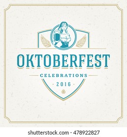 Tarjeta de felicitación Oktoberfest o Volante con fondo texturado. Celebración del festival de cerveza. Ilustración de la placa Oktoberfest o del vector retro con logotipo.