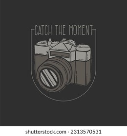 imagen antigua de la cámara retro vintage dibujado a mano para camisetas y ropa. ilustración vectorial de cámara antigua