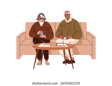 Casal velho sentado no sofá. Pessoas idosas jogam jogo de tabuleiro na mesa de café. A vovó e o avô felizes passam o tempo juntos. Homem idoso e mulher se divertem. Ilustração de vetor isolado plano em branco