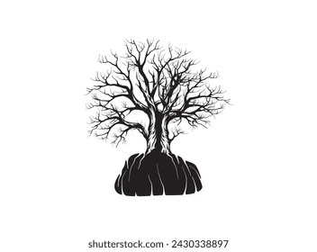 alter trockener Baum, der auf einem Felsen wächst