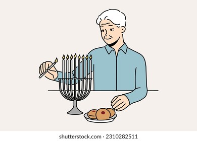 Hombre mayor enciende velas en la menorah celebrando el festival judío. Hombre mayor celebra Hannukah. Tradición y religión. Ilustración vectorial. 