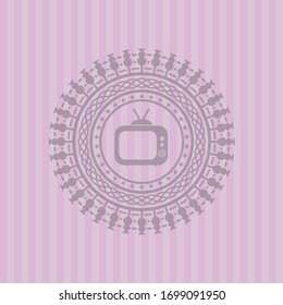 viejo televisor, icono de televisión dentro del emblema rosa vintage