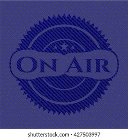 Sobre el aire con textura jean