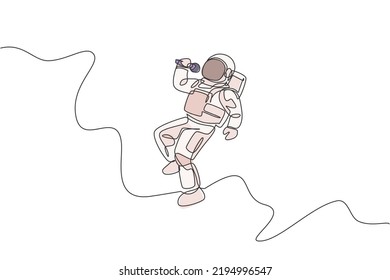One continuous line drawing of astronaut singer with spacesuit singing a song in galaxy universe. Outer space music concert and orchestra concept. Dynamic single line draw design vector illustration