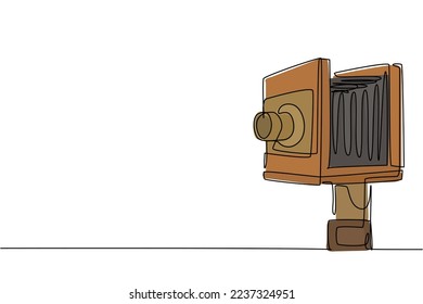 One continuous line drawing of old antique retro film camera medium format. Vintage classic antique photography equipment concept single line draw design graphic vector illustration