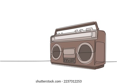 One continuous line drawing of retro old fashioned analog radio tape. Classic vintage audio technology concept. Music player single line draw design vector illustration graphic