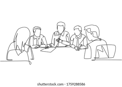 One continuous line drawing of senior manager giving instruction to raise product sales to the marketing team members in the meeting. Business briefing concept single line draw design illustration