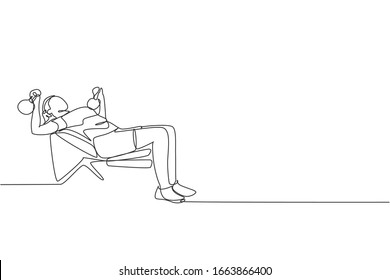 One continuous line drawing of sporty woman working out lifting kettlebell on bench press in fitness gym club center. Healthy fitness sport concept. Dynamic single line draw design vector illustration