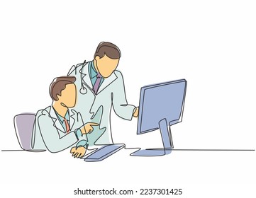 Un dibujo de línea continua de dos médicos jóvenes discutiendo mientras observan el historial médico del paciente en la pantalla del ordenador. Concepto de atención de salud hospitalaria diseño de líneas simples ilustración vectorial