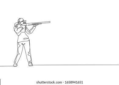 Una línea continua de dibujo de una mujer joven en entrenamiento de tiro en tierra práctica para competición con escopeta de rifle. Concepto deportivo de tiro al aire libre. Ilustración vectorial de diseño de línea única dinámica