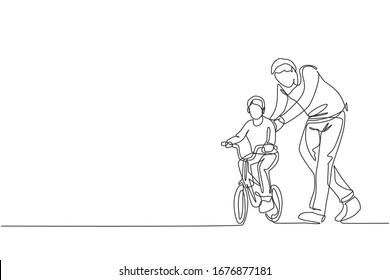 One continuous line drawing of young father help his son learning to ride a bicycle at countryside together. Parenthood lesson concept. Dynamic single line draw design graphic vector illustration