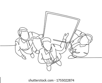 One continuous line drawing of young happy business men meeting using flip chart from top view. Business executive presentation teamwork concept. Single line draw design graphic vector illustration