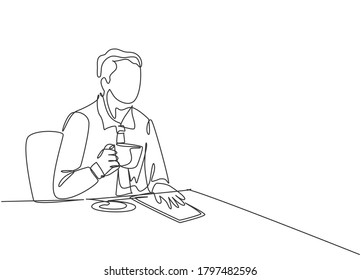 83 Restaurant manager tablet Stock Vectors, Images & Vector Art ...