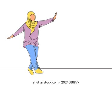 One Continuous Line Drawing Of Young Beautiful Happy Muslimah With Headscarf Dance On Street Road. Beauty Asian Woman Model In Trendy Hijab Fashion Concept Single Line Draw Design Vector Illustration