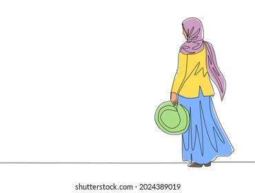 One continuous line drawing of young happy pretty muslimah on headscarf holding hat on her hand. Beautiful Asian woman model in trendy hijab fashion concept single line draw design vector illustration