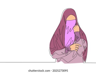 One continuous line drawing of young beauty Asian muslimah wearing burqa while holding her hand. Traditional beautiful Islamic woman niqab dress concept single line draw design vector illustration