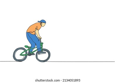 Un dibujo de línea continua de un jóven ciclista BMX realizando un truco peligroso en el parque de patinaje. Ilustración vectorial de concepto deportivo extremo. Diseño dinámico de dibujo de una sola línea para el cartel de promoción de eventos