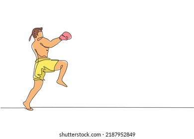 One continuous line drawing of young sporty muay thai boxer man preparing to fight, stance kick at box arena. Fighting sport game concept. Dynamic single line draw design graphic vector illustration