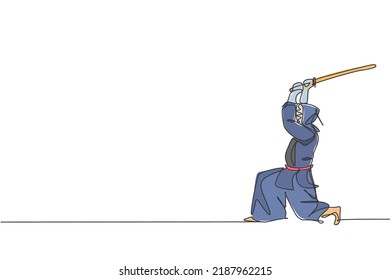 Un dibujo de línea continua de jóvenes deportistas entrenando kendo ataque habilidad de lucha en el centro de dojo. El concepto de deporte de arte marcial saludable. Ilustración gráfica de dibujo de línea única dinámica