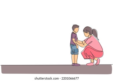Eine fortlaufende Zeichnung der jungen Mutter, die ein paar kluge Ratschläge gibt, spricht mit ihrem Sohn zu Hause, Familienleben. Fröhliches Elternkonzept. Dynamische Einzeilenzeichnung, Vektorgrafik-Grafik