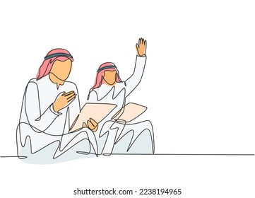 One continuous line drawing of young male muslim businessman take part in business coaching and raise hand to ask. Islamic clothing shemag, thobe, keffiyeh. Single line draw design vector illustration