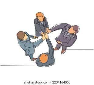 One line drawing group of businessmen and businesswomen celebrating their successive goal at the annual meeting with high five gesture. Business deal concept continuous line draw design illustration