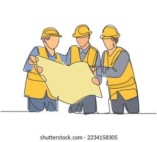 Eine Linienzeichnung von jungen Bauern und Architekten, die zusammen Bautruhe und Helm tragen und nach Baudesign auf blauem Druck suchen. Großartiges Teamwork-Konzept. Grafischer Zeichenvektor