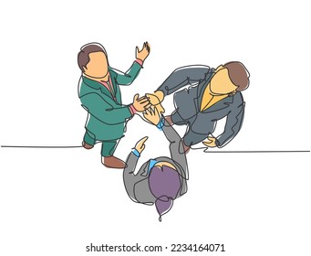 One line drawing of young businessmen celebrating their successive goal at the business meeting with high five gesture from top view. Business deal concept continuous line draw design illustration