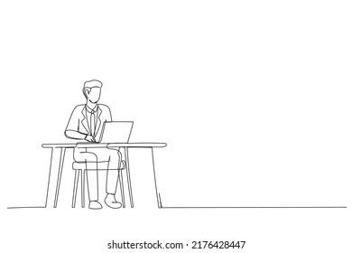 Ilustración en línea de un hombre trabajando en el escritorio en una oficina moderna. Un hombre de negocios feliz con dibujos animados o un autónomo que usa una laptop, aislado en un fondo blanco. Concepto de lugar de trabajo.
