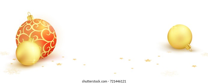 Una textura dorada roja y dos baudias doradas de Navidad en una superficie blanca con estrellas doradas y copos de nieve en un estandarte horizontal, pie de página, formato de cabecera. 3 quinquies y efectos luminosos, espacio de copia