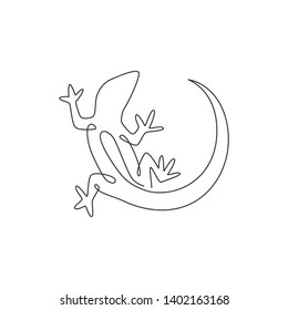 One single line drawing of adorable desert lizard reptile for company logo identity. Funny animal mascot concept for reptilian zoo. Trendy continuous line vector graphic draw design illustration