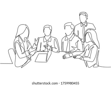 One single line drawing of female trainer coaching about business plan and business organization to young CEO at the office. Business training concept continuous line draw design vector illustration