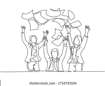 One single line drawing of group of male manager and assistant manager celebrating their success achieve the business target. Team work goal concept continuous line draw design vector illustration