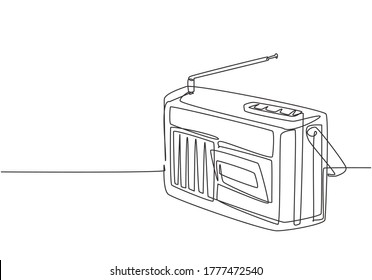 One single line drawing of retro old fashioned analog radio tape. Antique vintage audio technology concept. Music player continuous line draw design graphic vector illustration