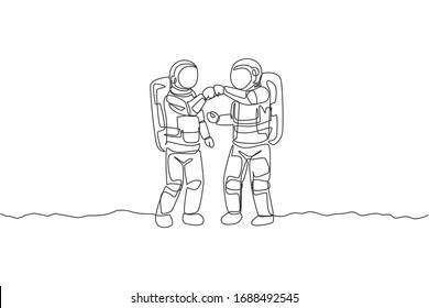 Dibujo de una sola línea de dos jóvenes astronautas dando un primer golpe para celebrar el éxito del trabajo en equipo en la ilustración de los vectores de la superficie lunar. Concepto del espacio ultraterrestre comonauta. Diseño moderno de líneas continuas