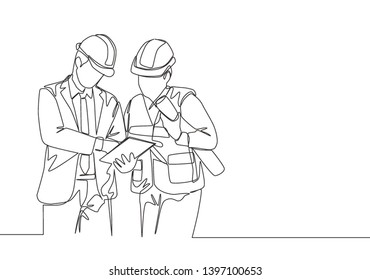 One single line drawing of young construction manager do short brief to builder coordinator. Building architecture business concept. Continuous line draw design vector graphic illustration