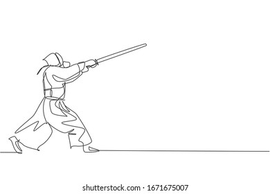 Eine einzige Linie Zeichnung von jungen energetischen Mann Übung Angriff Kendo bewegen sich mit hölzernem Schwert in Fitnesscenter Vektorillustration Illustration. Konzept des Kampfsports. Modernes Design für fortlaufende Linienführung