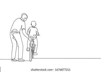 Eine einzige Zeichnung des jungen Vaters, der seinem Sohn das Fahrrad im öffentlichen Park Vektorillustration Illustration beibringt. Vaterschaftstunde. Städtisches Familienzeitkonzept. Modernes Design für fortlaufende Linienführung