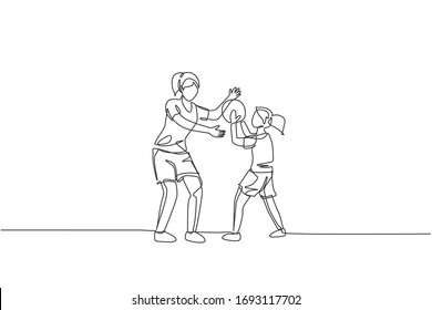 One single line drawing of young mother playing basketball fun with her daughter at home field vector illustration. Happy parenting learning concept. Modern continuous line graphic draw design